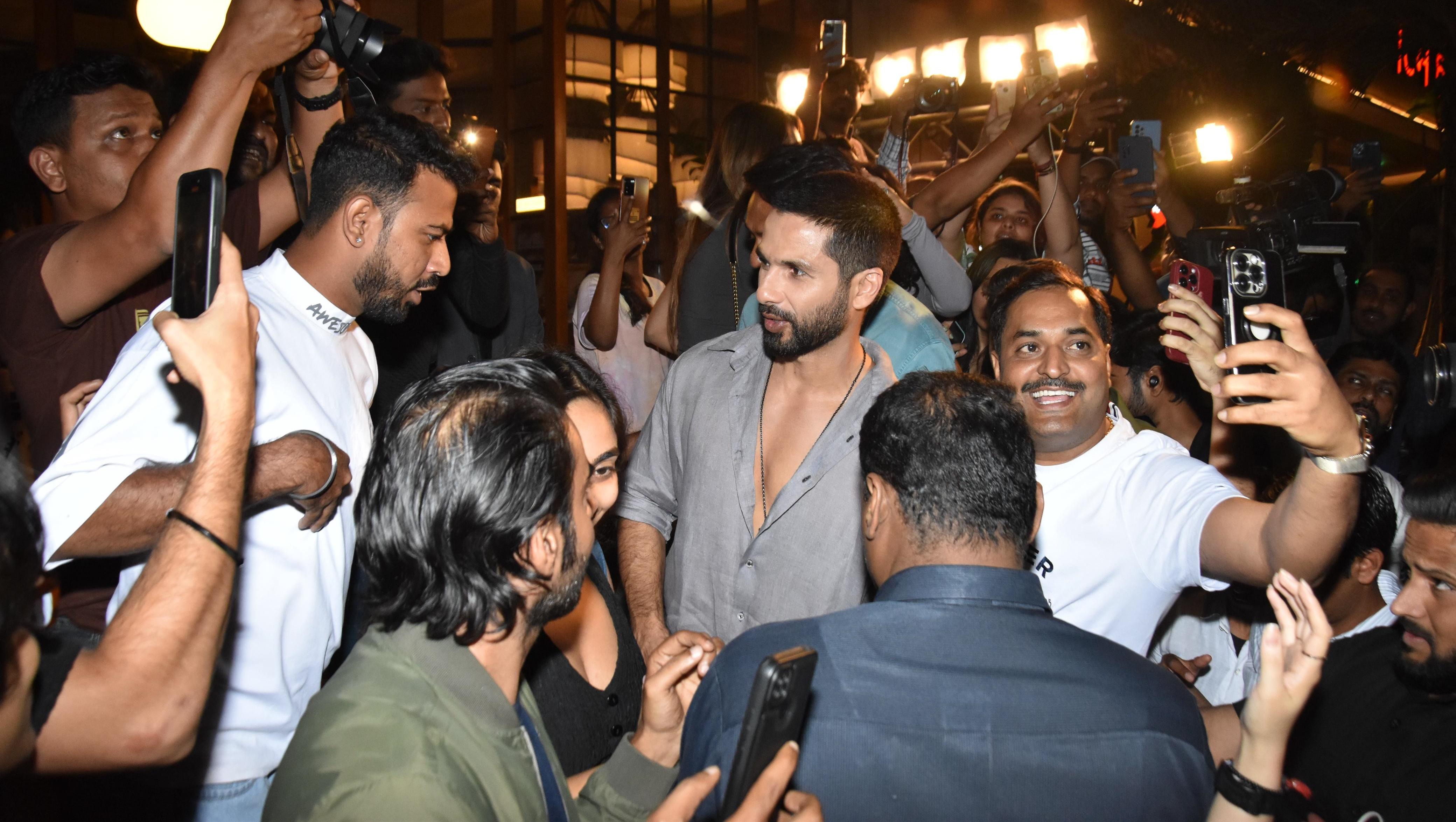 At the success bash, Shahid was mobbed by fans who hounded him for a selfie. 